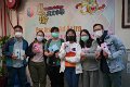 校方購買了一些口罩及搓手液，為在疫情中準備公開試的同學打打氣。